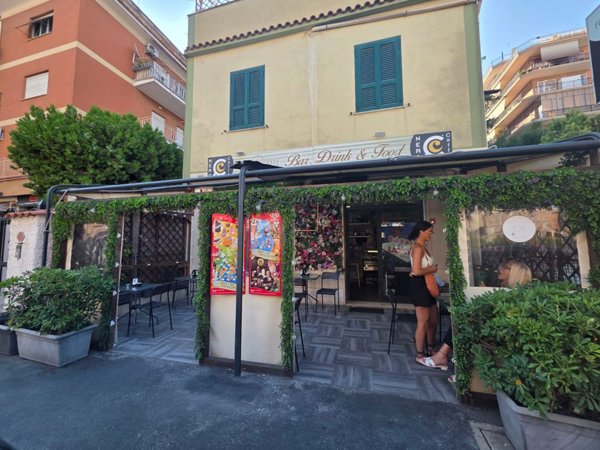 negozio in vendita a Roma in zona Primavalle