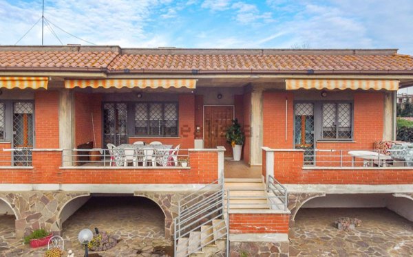 casa indipendente in vendita a Roma in zona Finocchio