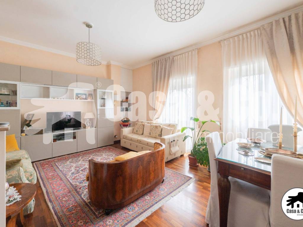 appartamento in vendita a Roma in zona Ardeatino