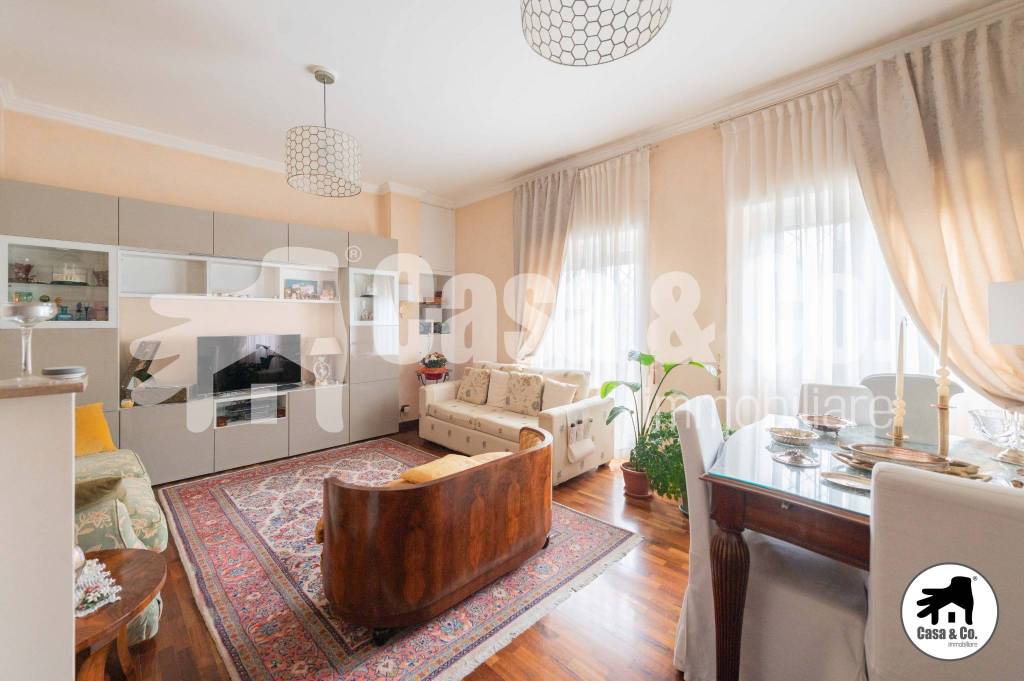 appartamento in vendita a Roma in zona Ardeatino