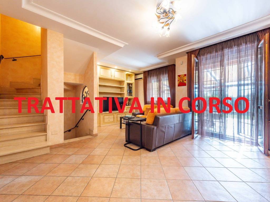 casa indipendente in vendita a Roma in zona Acilia
