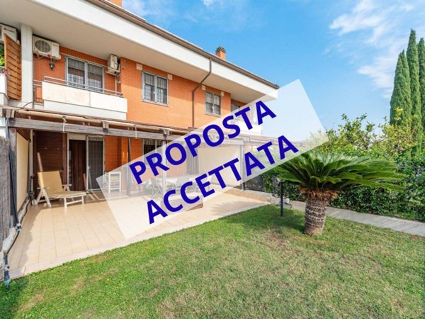 casa indipendente in vendita a Roma in zona Acilia