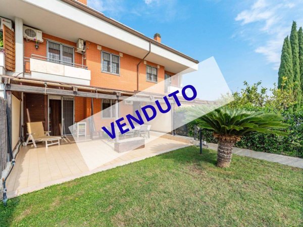 casa indipendente in vendita a Roma in zona Dragoncello