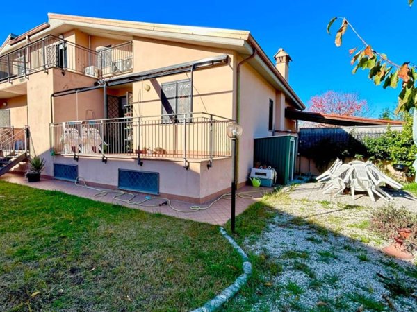 casa indipendente in vendita a Roma in zona Collatino
