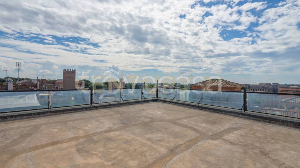 appartamento in vendita a Roma in zona Rione Monti/Campitelli