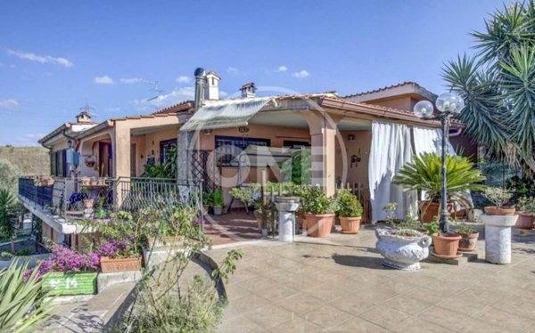 casa indipendente in vendita a Roma
