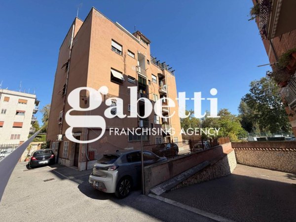 appartamento in vendita a Roma in zona Prenestino-Centocelle