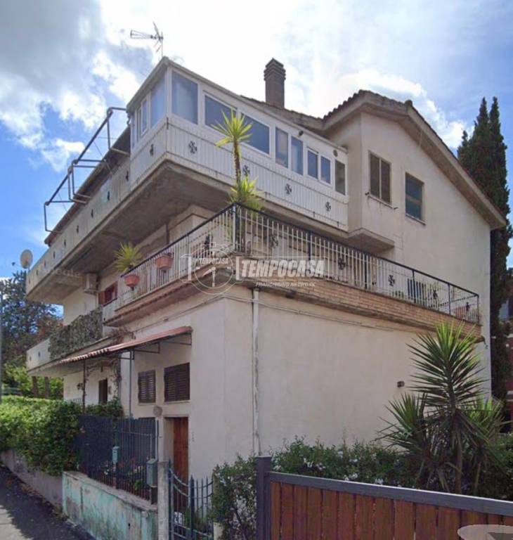 appartamento in vendita a Roma in zona Tomba di Nerone