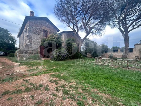 casa indipendente in vendita a Roma in zona Selvotta