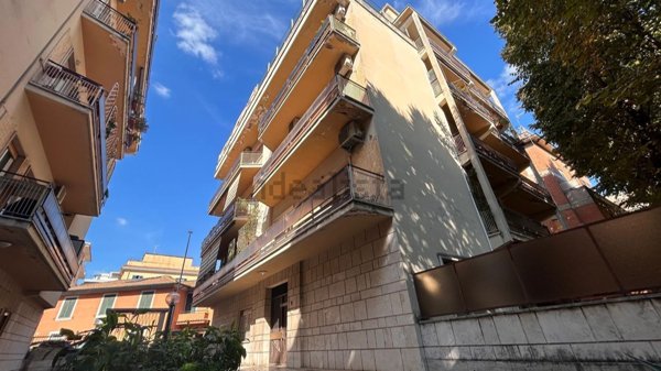 appartamento in vendita a Roma in zona Appio Latino