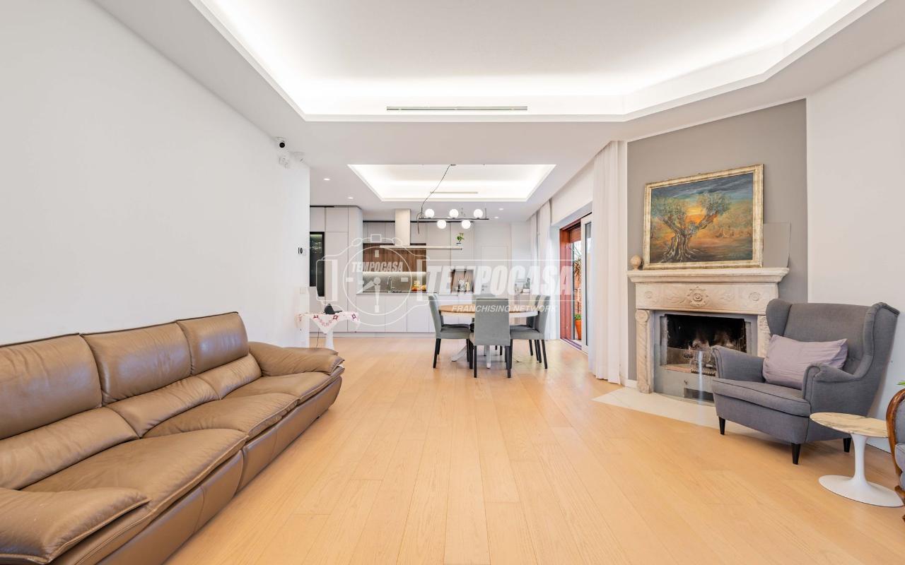 appartamento in vendita a Roma in zona EUR