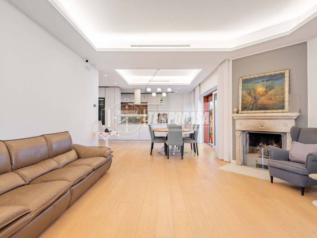 appartamento in vendita a Roma in zona EUR