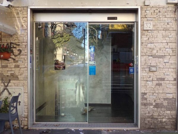 negozio in vendita a Roma in zona Portuense