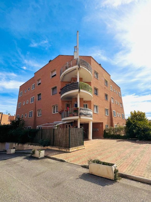 appartamento in vendita a Roma in zona Ponte di Nona