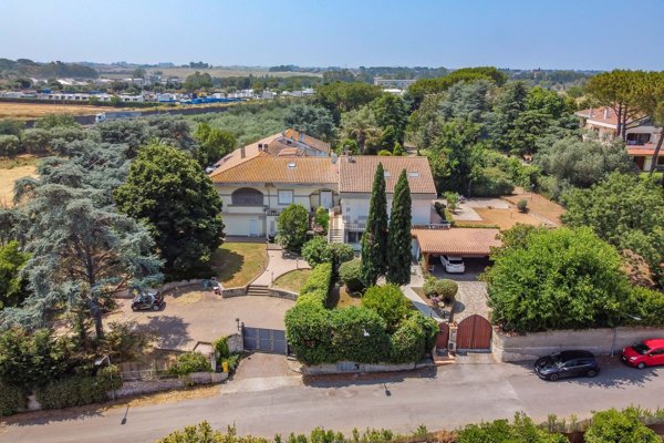 casa indipendente in vendita a Roma in zona Giuliano Dalmata