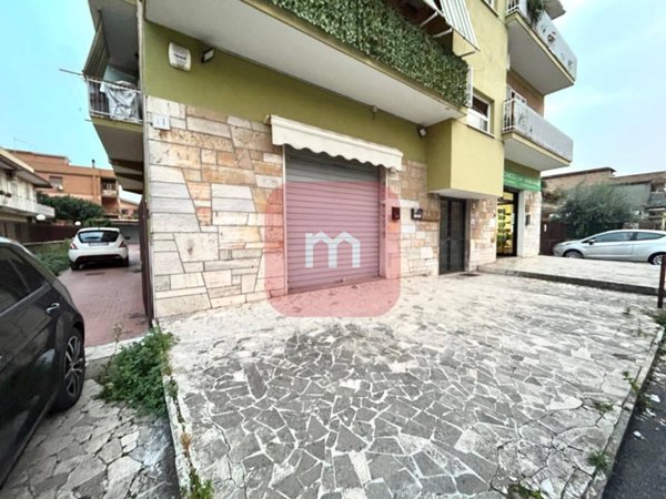 negozio in vendita a Roma in zona Borghesiana