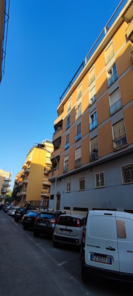 appartamento in vendita a Roma in zona Ardeatino