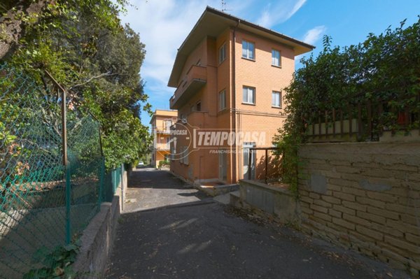 appartamento in vendita a Roma in zona Tomba di Nerone