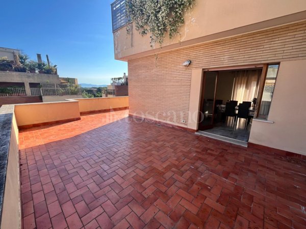 appartamento in vendita a Roma in zona Tomba di Nerone