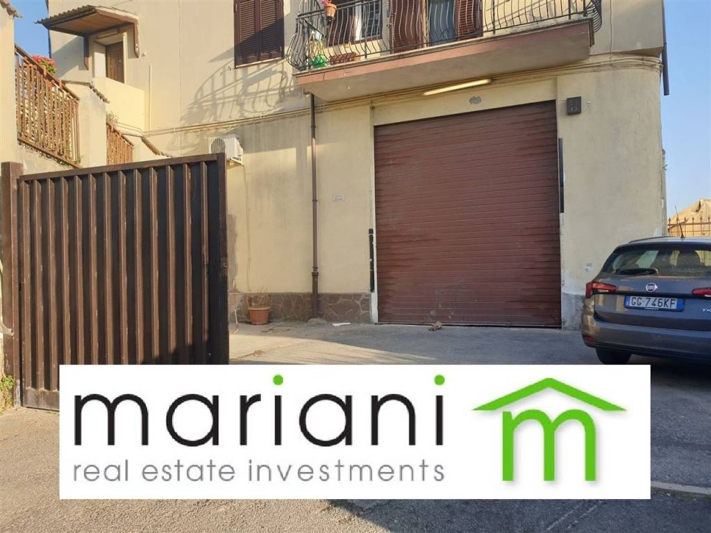 locale commerciale in vendita a Roma in zona Ardeatino