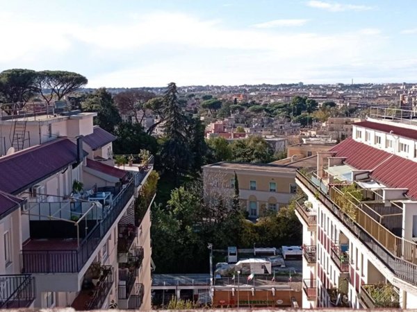 appartamento in vendita a Roma in zona Ostiense