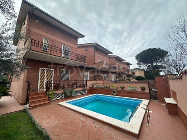 casa indipendente in vendita a Roma in zona Axa
