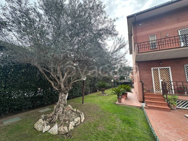 casa indipendente in vendita a Roma in zona Axa