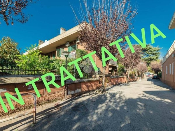 casa indipendente in vendita a Roma in zona Selva Candida