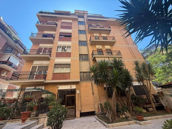 appartamento in vendita a Roma in zona Ostia