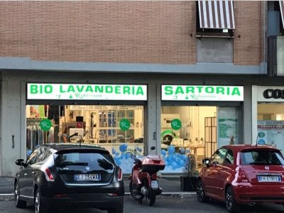negozio in vendita a Roma in zona Ardeatino