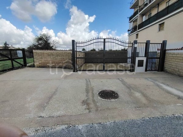 locale commerciale in vendita a Roma in zona Osteria del Curato