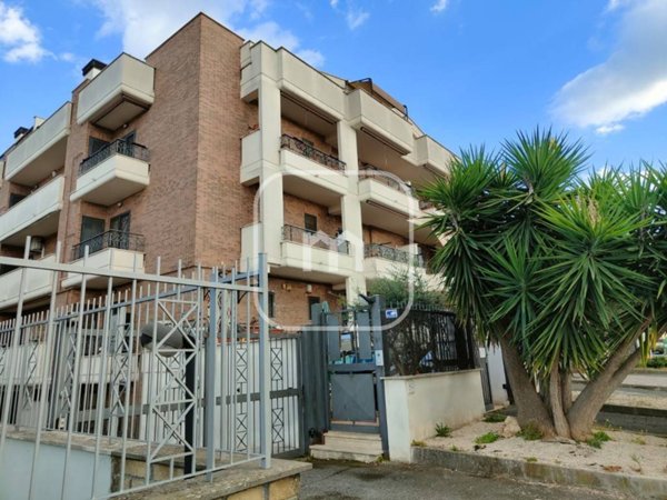 appartamento in vendita a Roma in zona Finocchio