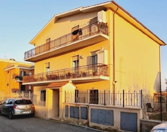 appartamento in vendita a Roma in zona Lunghezza