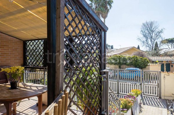 casa indipendente in vendita a Roma in zona Infernetto