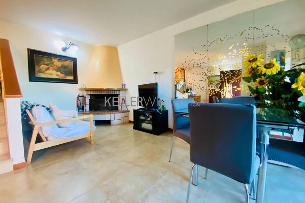 casa indipendente in vendita a Roma in zona Infernetto