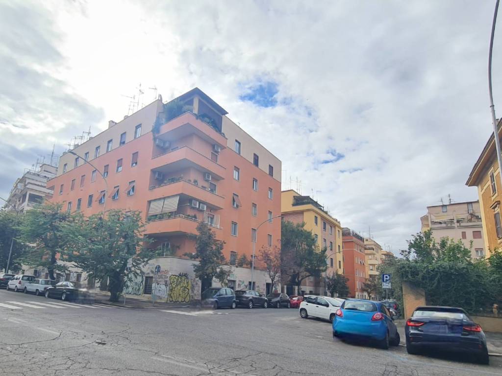 appartamento in vendita a Roma in zona Tuscolano