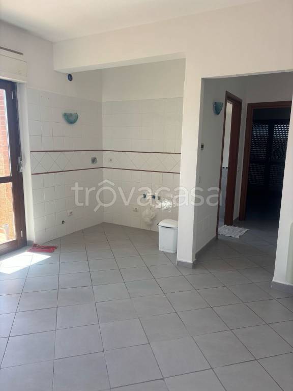 appartamento in vendita a Roma in zona Valle Santa