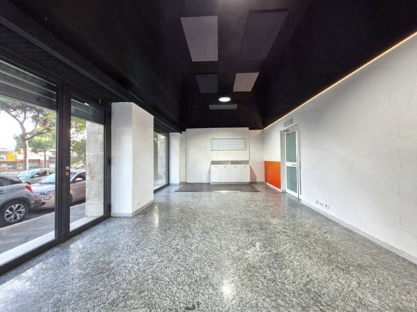 negozio in vendita a Roma in zona Ostiense
