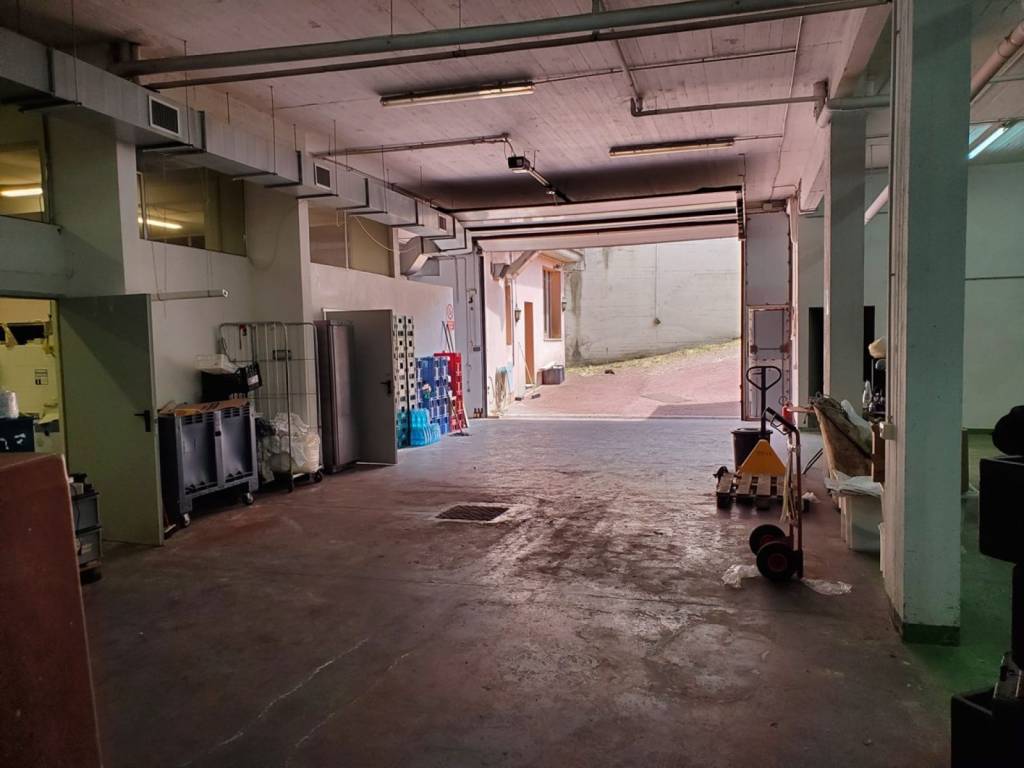 negozio in vendita a Roma in zona Romanina