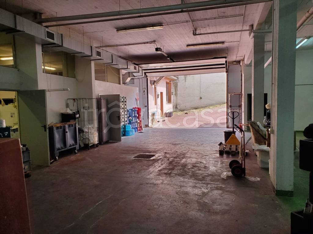 negozio in vendita a Roma in zona Romanina