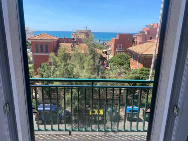 appartamento in vendita a Roma in zona Ostia Antica