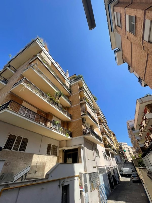 appartamento in vendita a Roma in zona Tuscolano