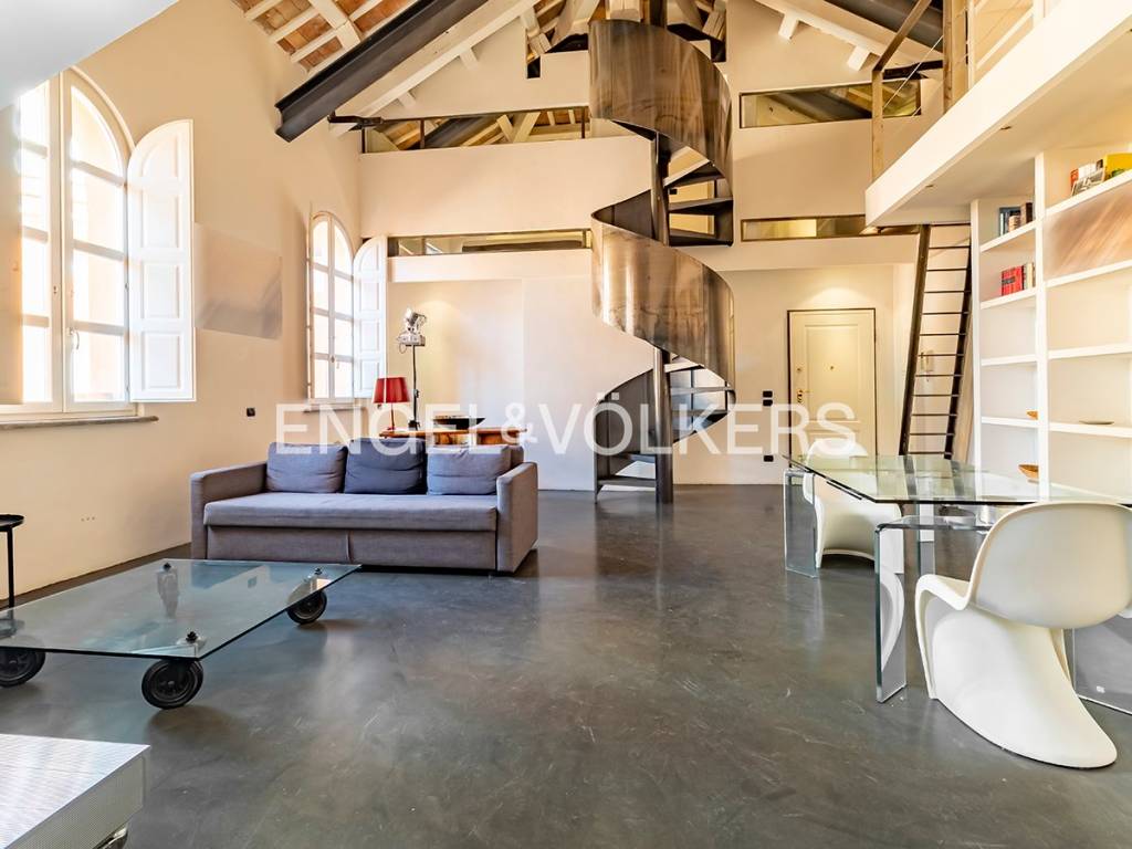 appartamento in vendita a Roma in zona Rione Monti/Campitelli