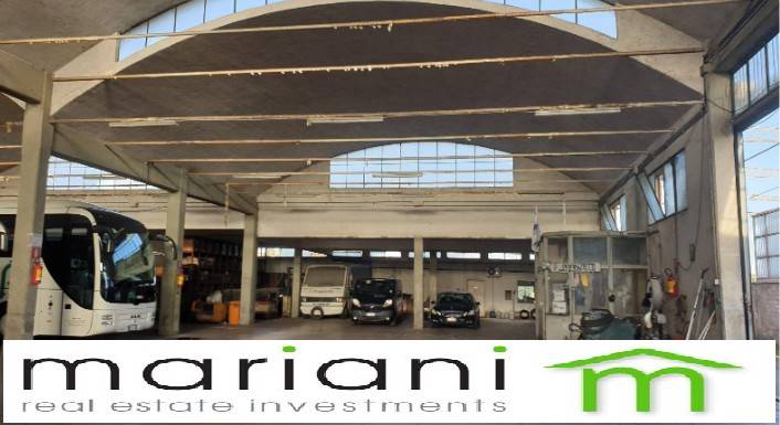capannone in vendita a Roma in zona Tuscolano