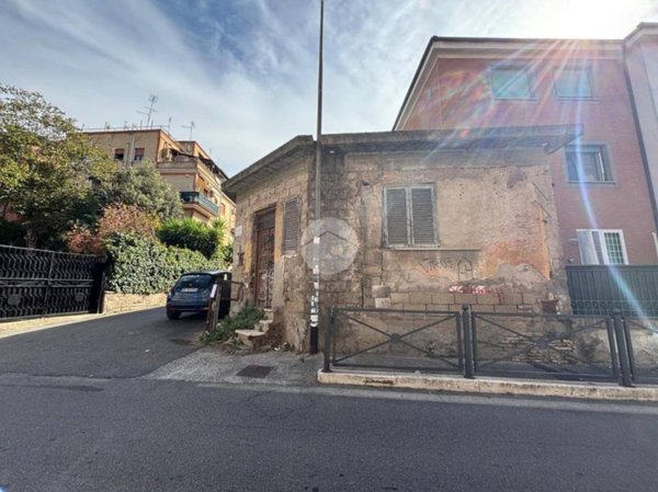 casa indipendente in vendita a Roma