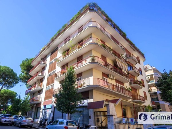appartamento in vendita a Roma in zona Ardeatino