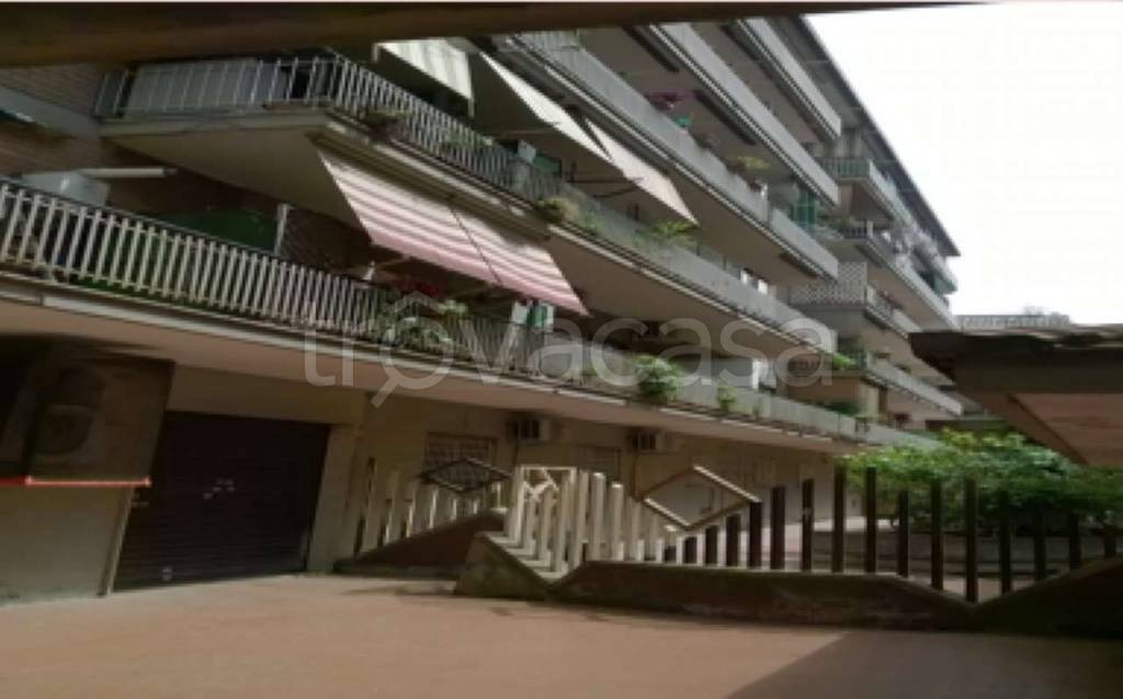 ufficio in vendita a Roma in zona Appio Claudio