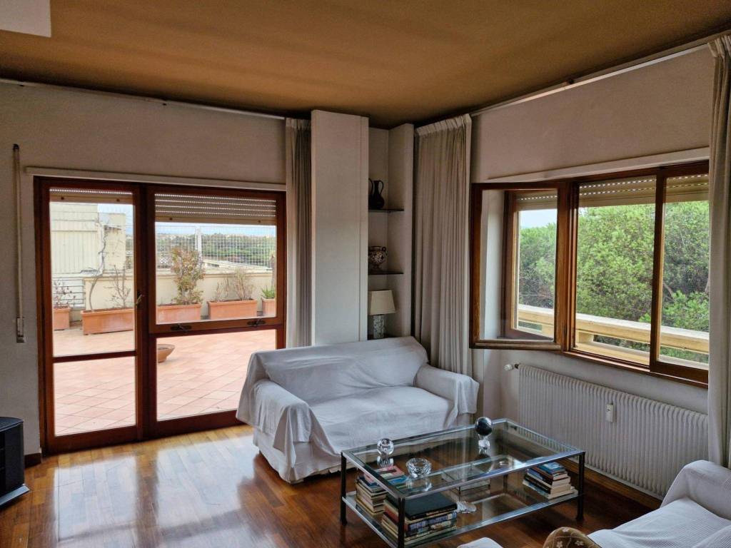 appartamento in vendita a Roma in zona Mostacciano