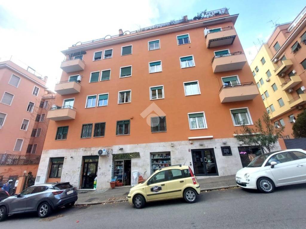 negozio in vendita a Roma in zona Gianicolense