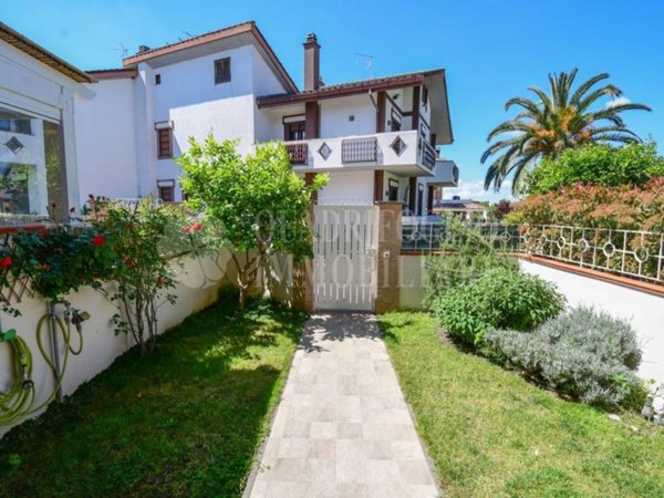 casa indipendente in vendita a Roma in zona Casal Morena
